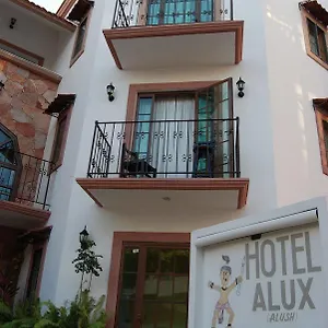 https://alux-playa.quintano-roohotels.com